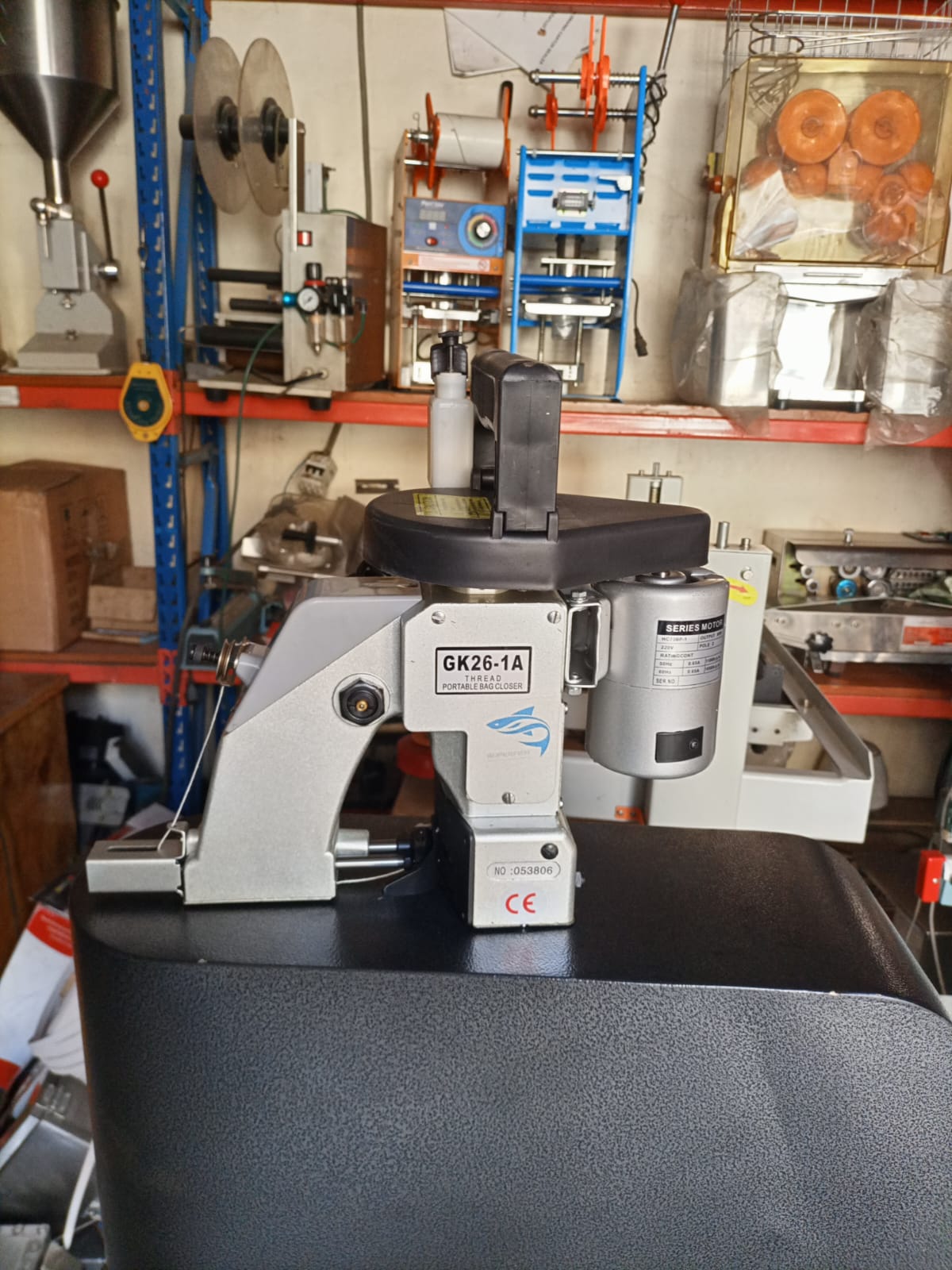 Bag closure machine