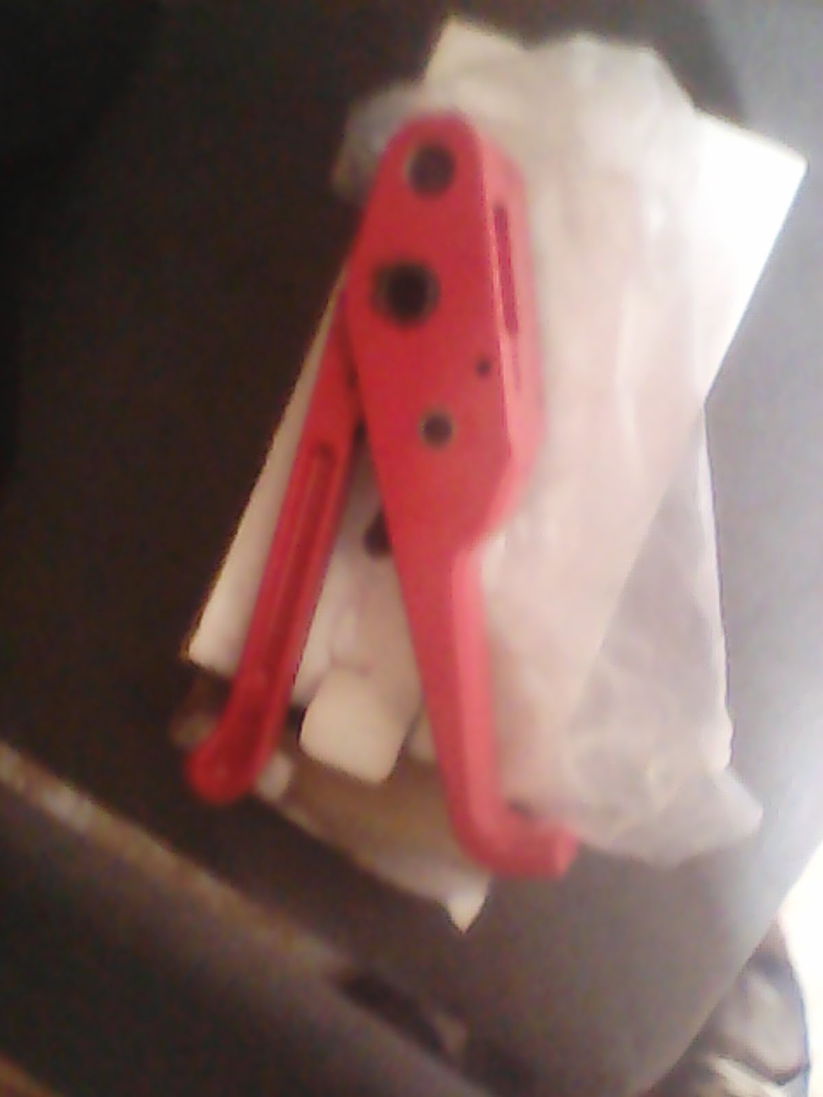 Metal capping pet tensioner