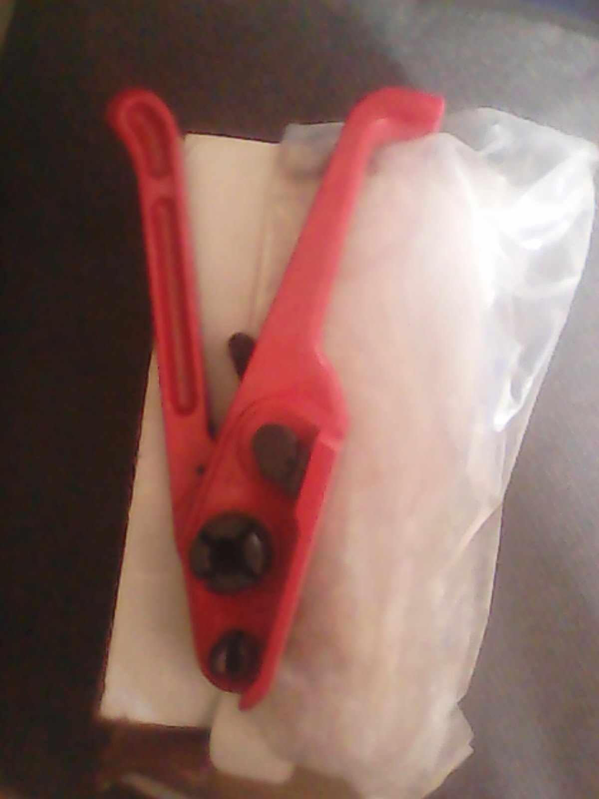 Metal capping pet tensioner