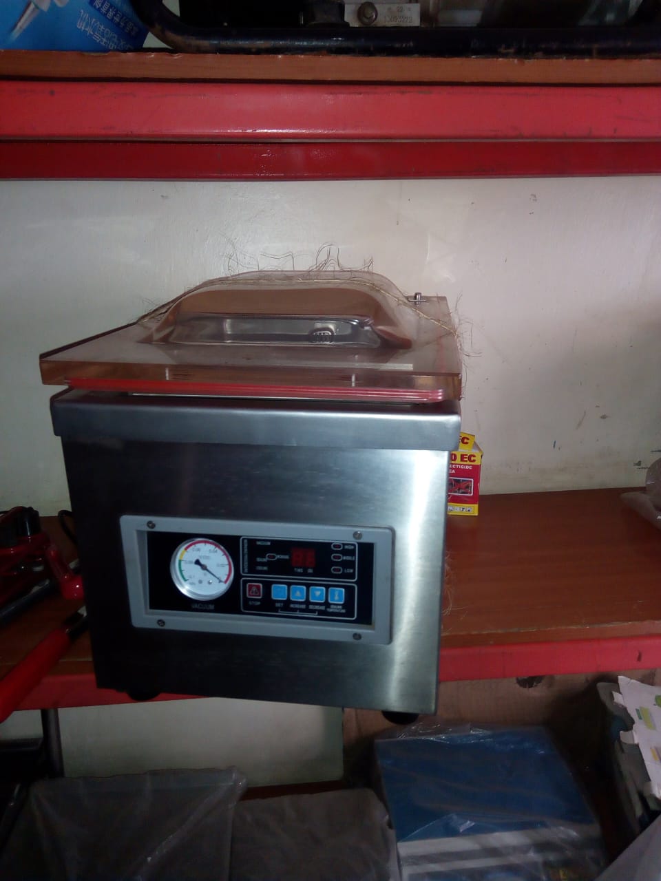 Vacuum packing machine
