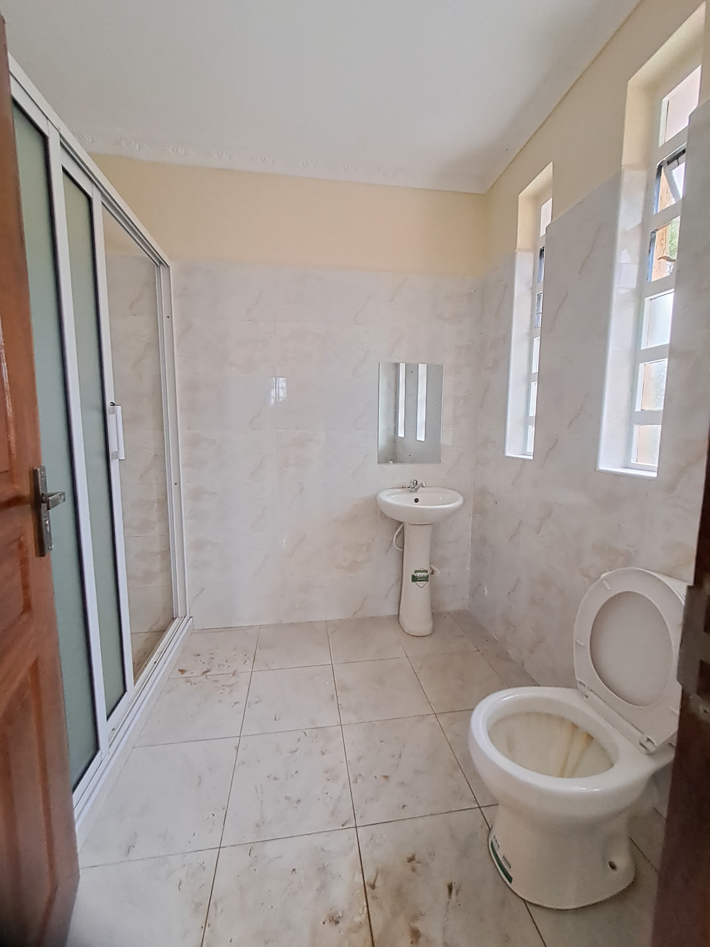 4 bedroom gated community mansion for rent