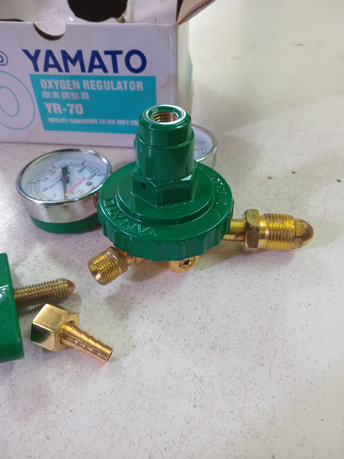 Oxygen gas regulator