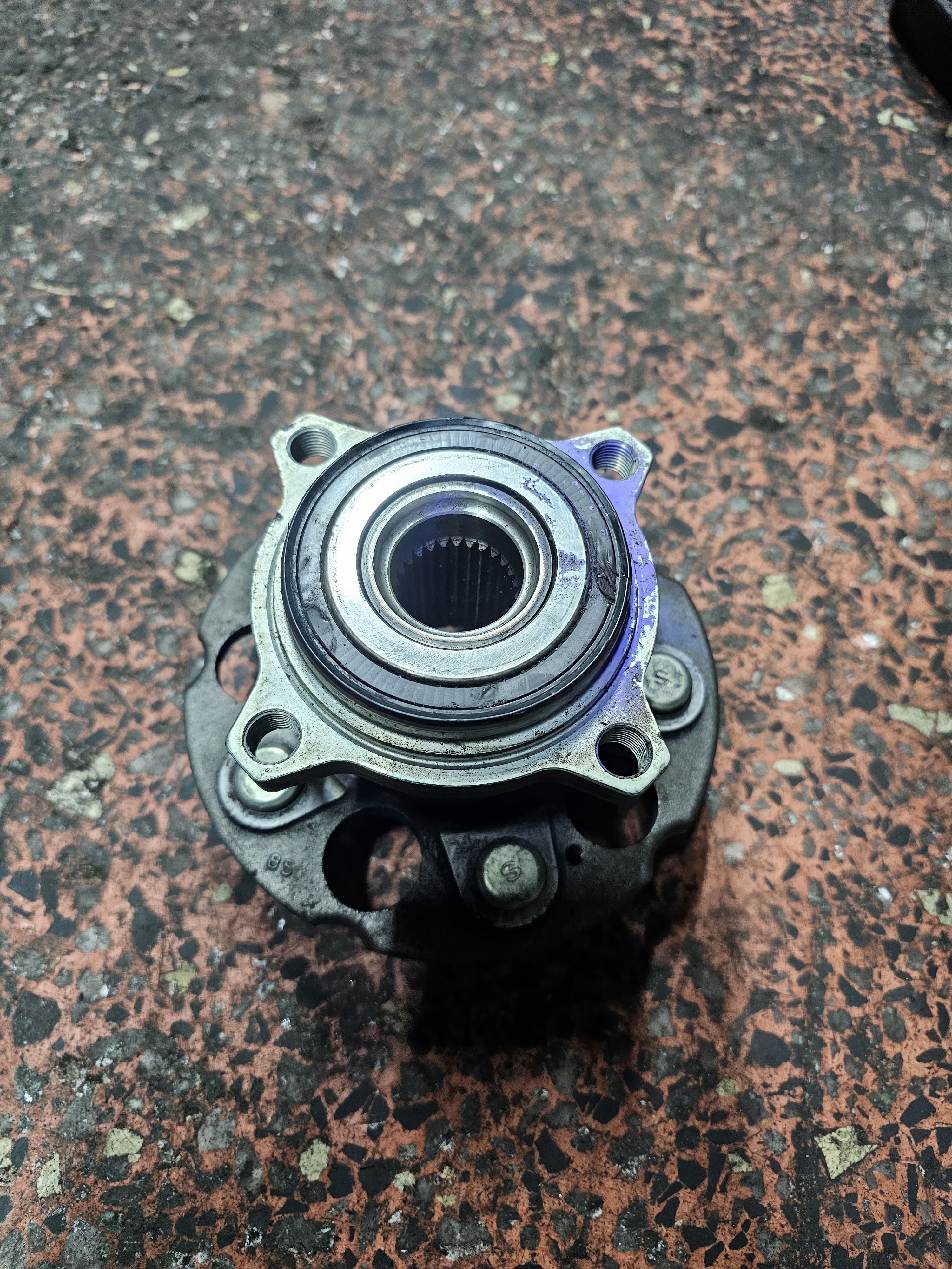 Toyota fielder 4wd rear hub