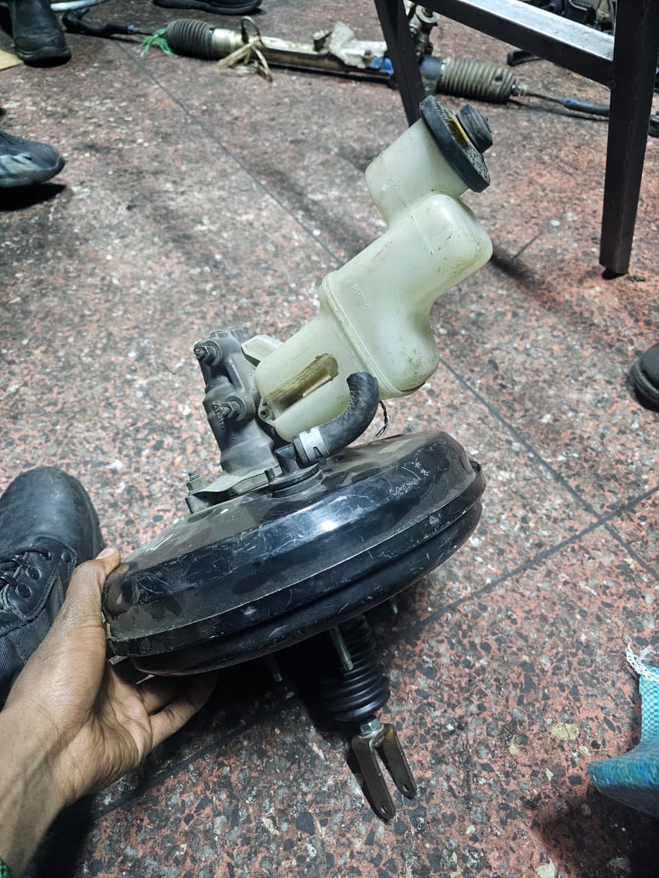 Toyota kluger brake booster