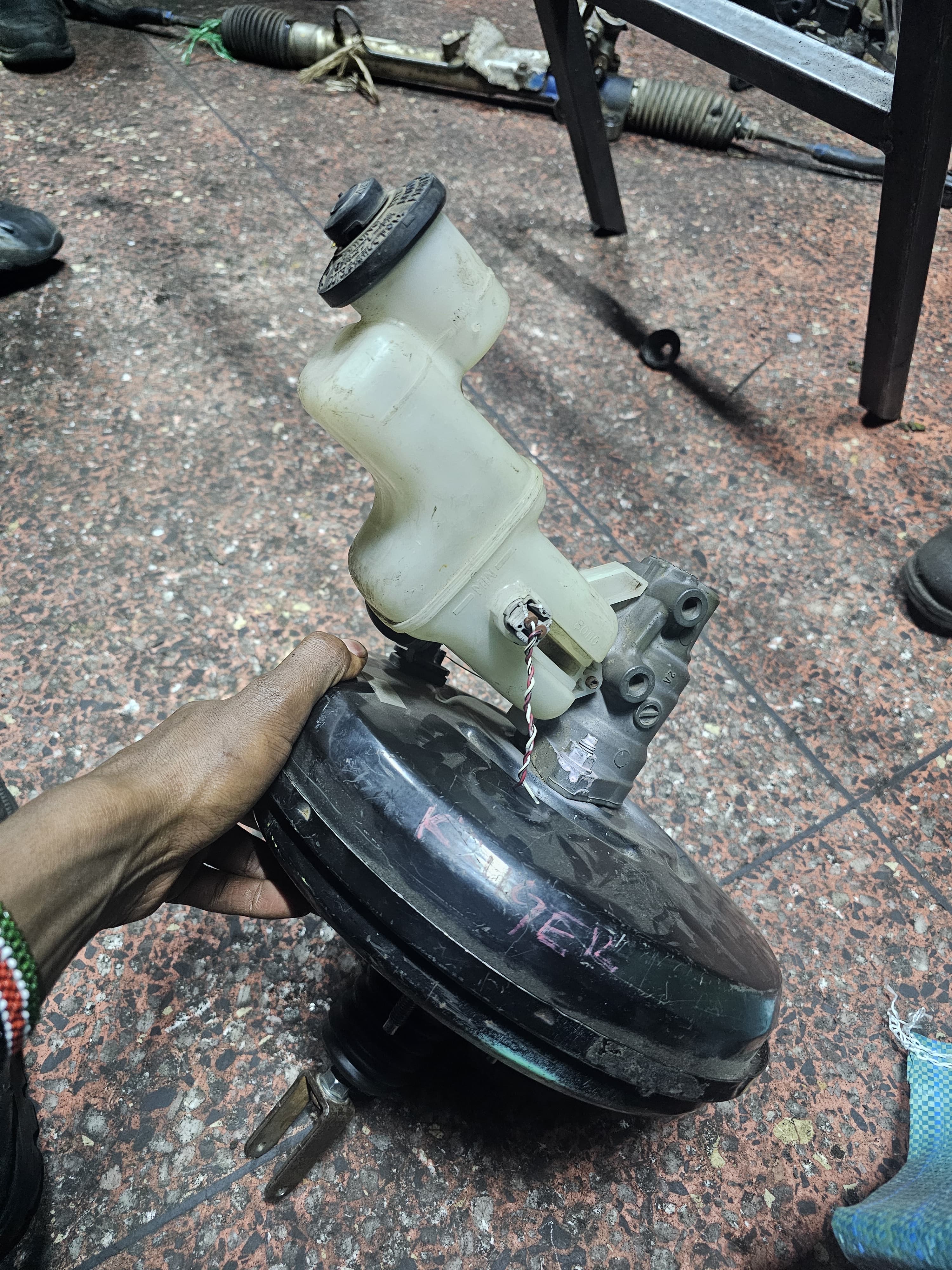 Toyota kluger brake booster