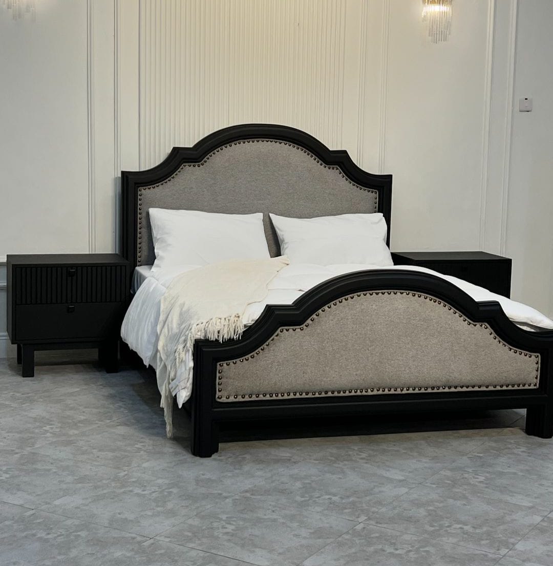 🛏️ Elegant 5x6 Mahogany Bed with Side Cabinets – KSh 65,0000