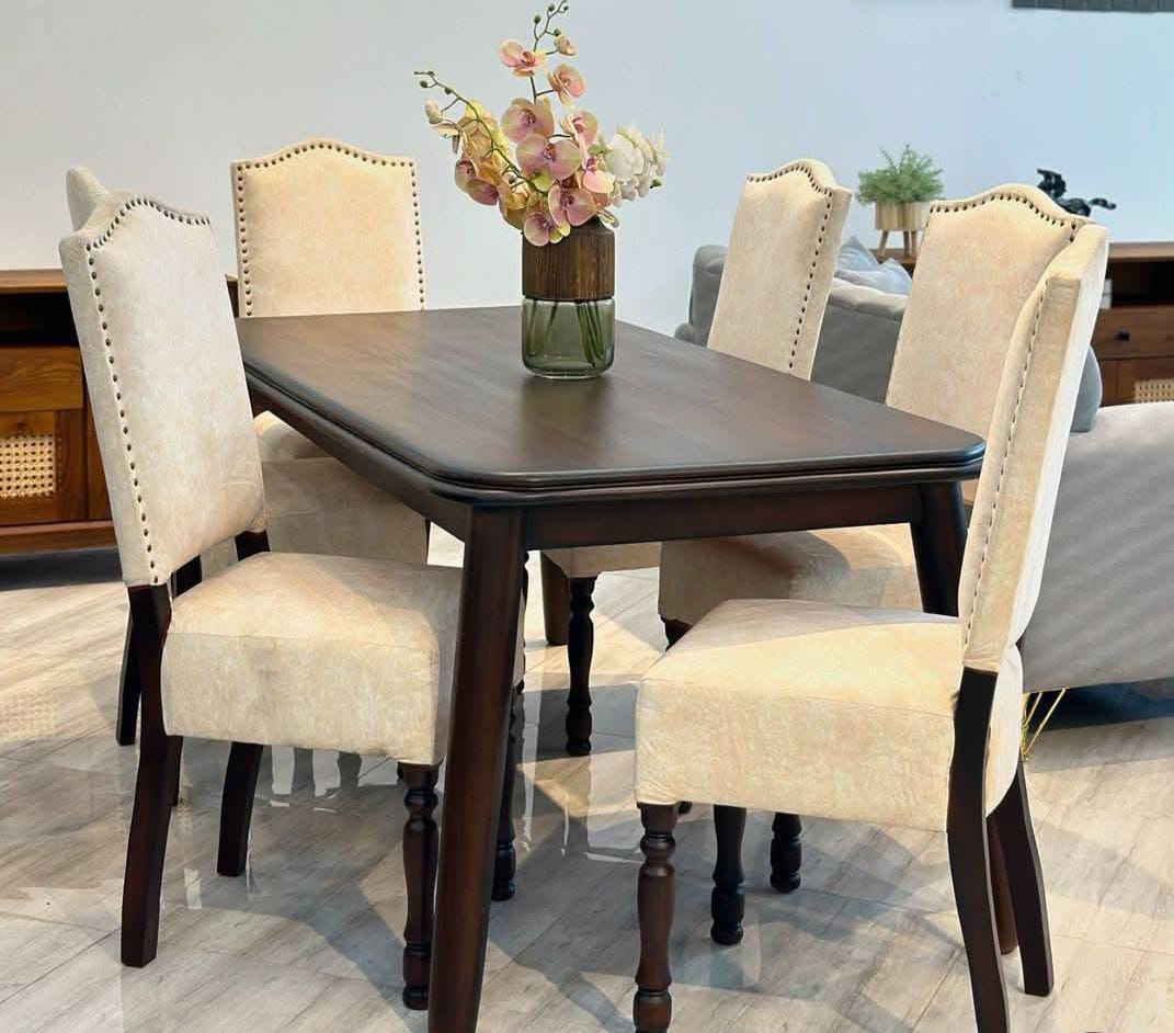 🍽️ Premium 6-Seater Mahogany Hardwood Dining Set – KSh 75,000