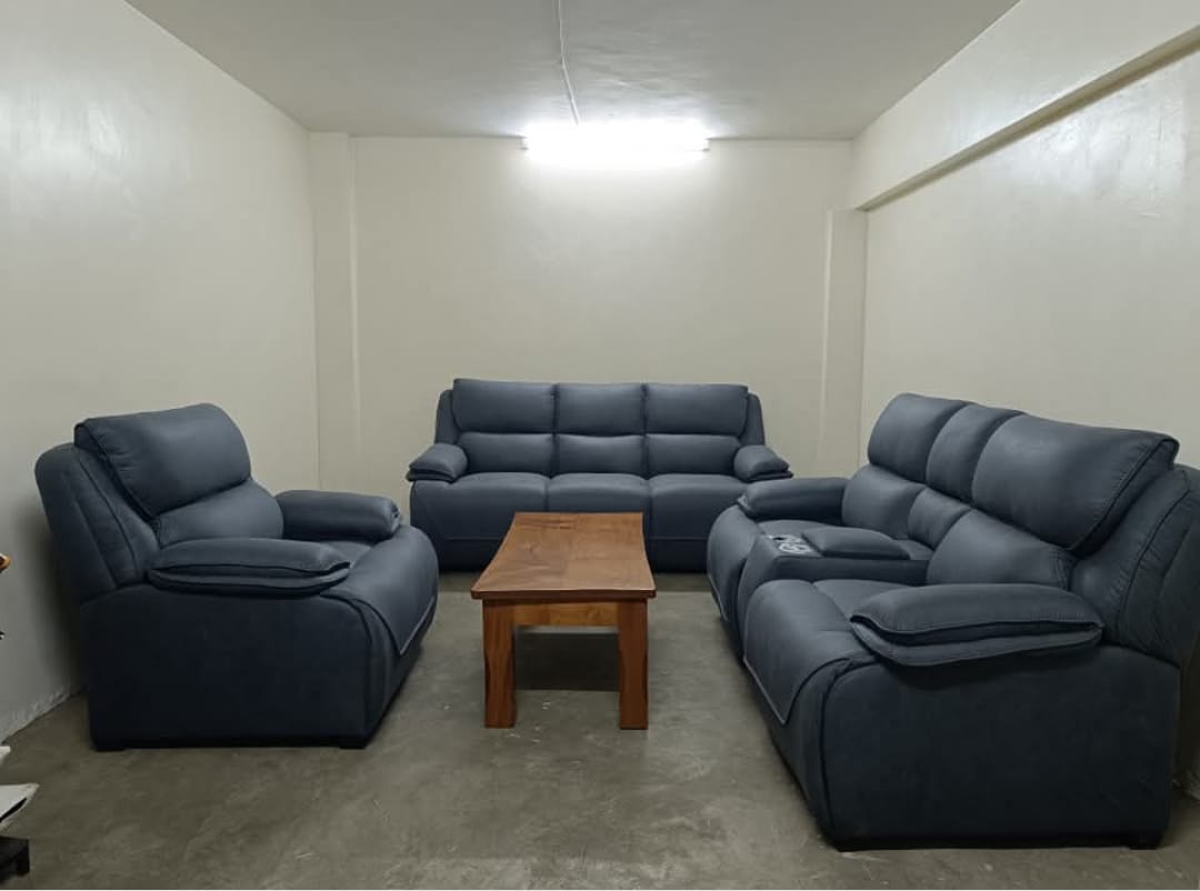 6-Seater Recliner Sofa – KSh 85,000