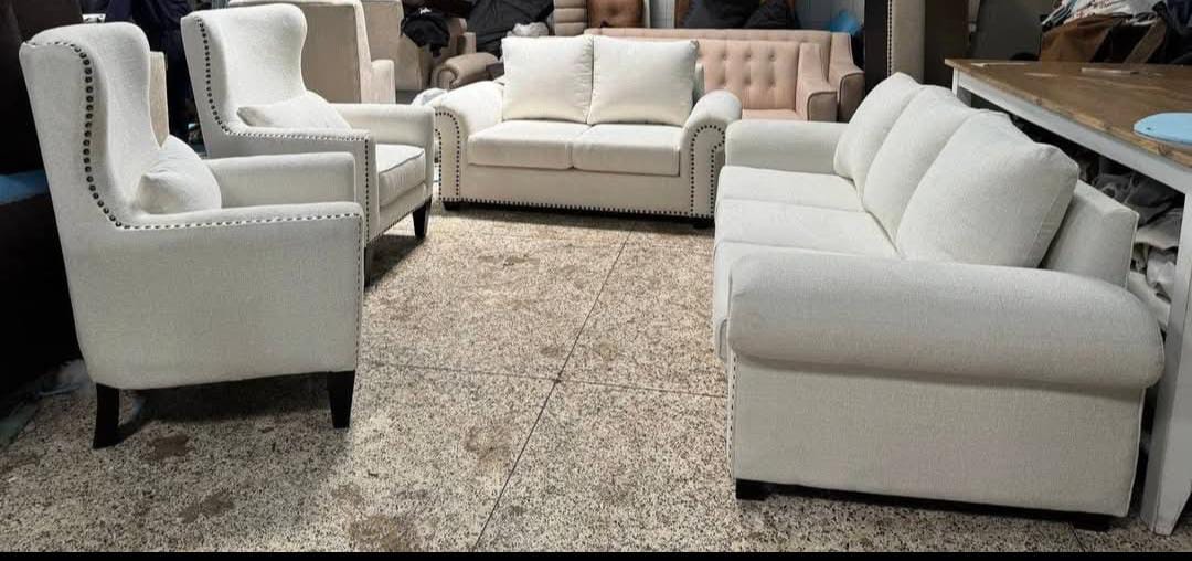 7-Seater Sofa Set – KSh 95,000
