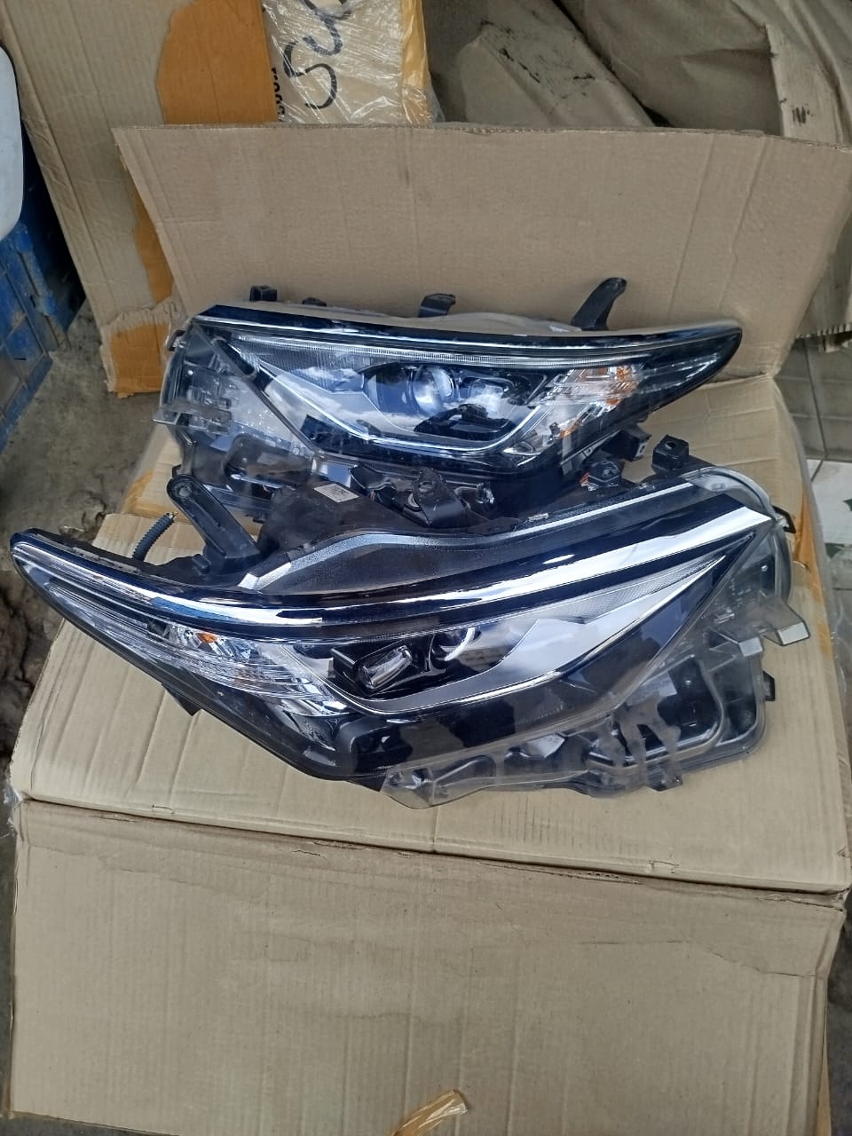2016 Toyota auris headlights
