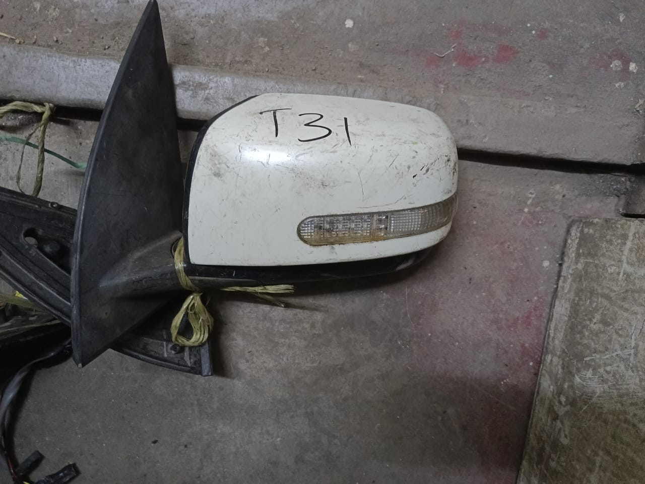 Xtrail nt31 side mirror