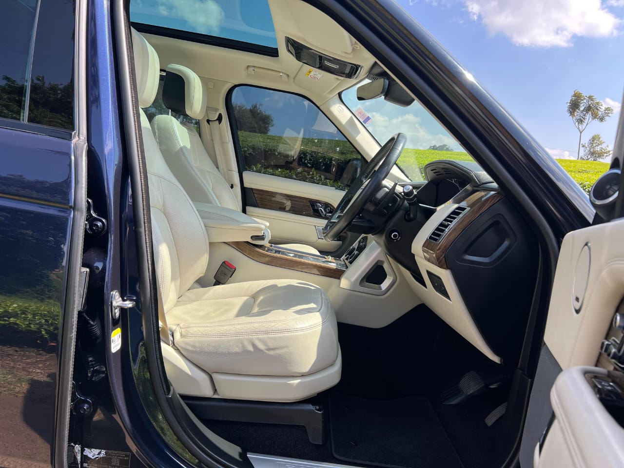 💥 Range Rover Vogue 2018 – Fully Loaded, Low Mileage 💥