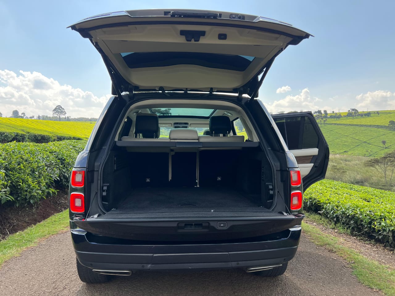 💥 Range Rover Vogue 2018 – Fully Loaded, Low Mileage 💥