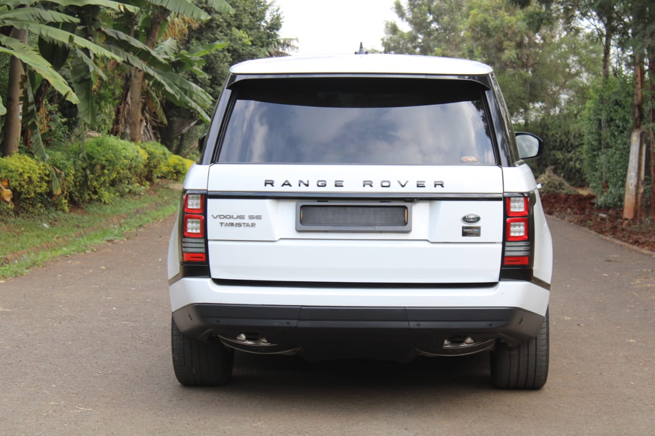 💥 Range Rover Vogue 2016 – 3000CC Diesel, Sunroof, Low Mileage 💥