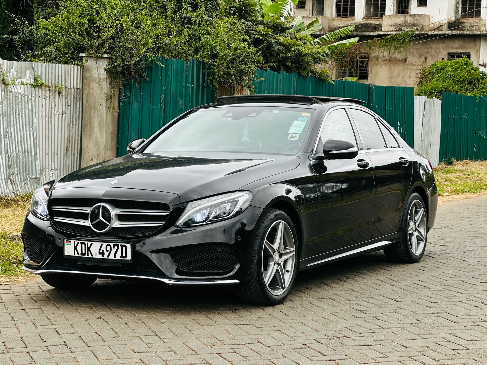 Mercedes-Benz C200 2016 – 1800cc, Full Spec, Panoramic Sunroof