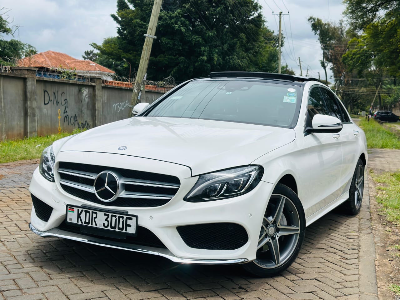 Mercedes-Benz C200 2017 – 1800cc, Full Spec, Panoramic Sunroof