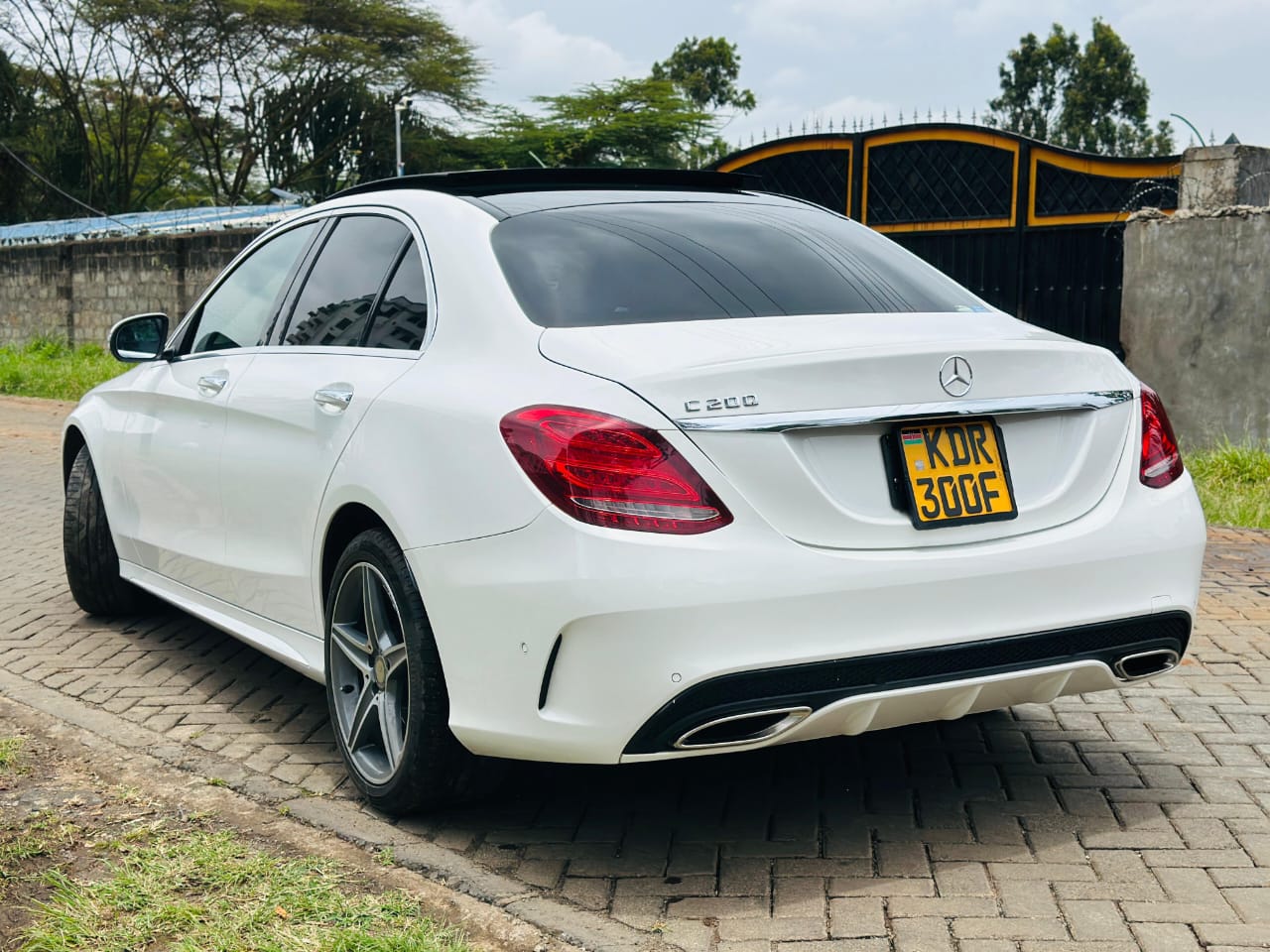 Mercedes-Benz C200 2017 – 1800cc, Full Spec, Panoramic Sunroof