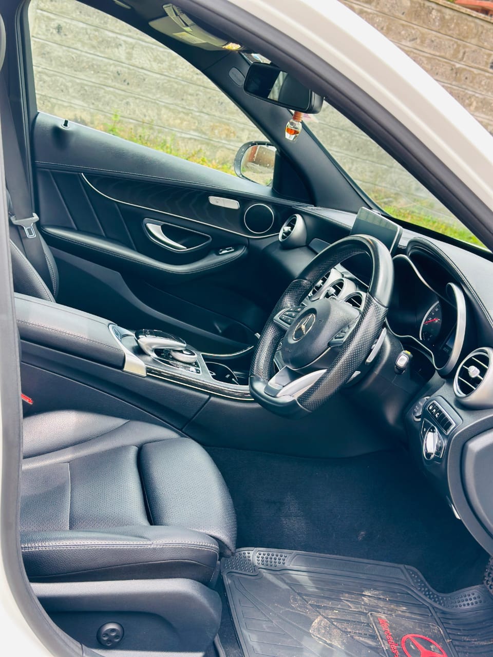 Mercedes-Benz C200 2017 – 1800cc, Full Spec, Panoramic Sunroof