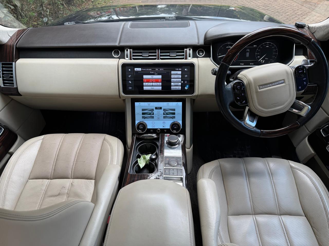 2016 Range Rover – 3.0L Diesel, 7-Seater, Fully Loaded, Panoramic Sunroof