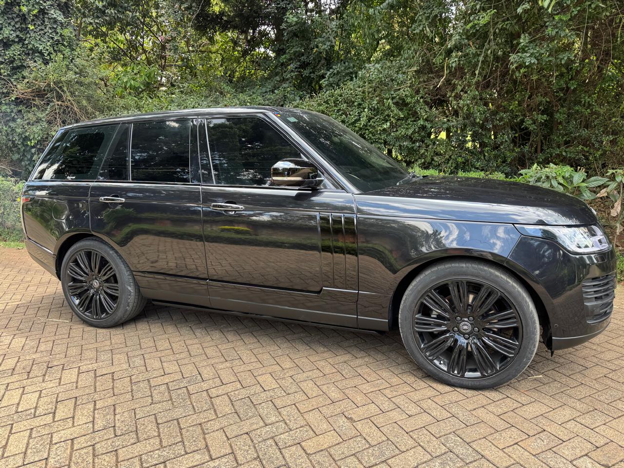 2016 Range Rover – 3.0L Diesel, 7-Seater, Fully Loaded, Panoramic Sunroof