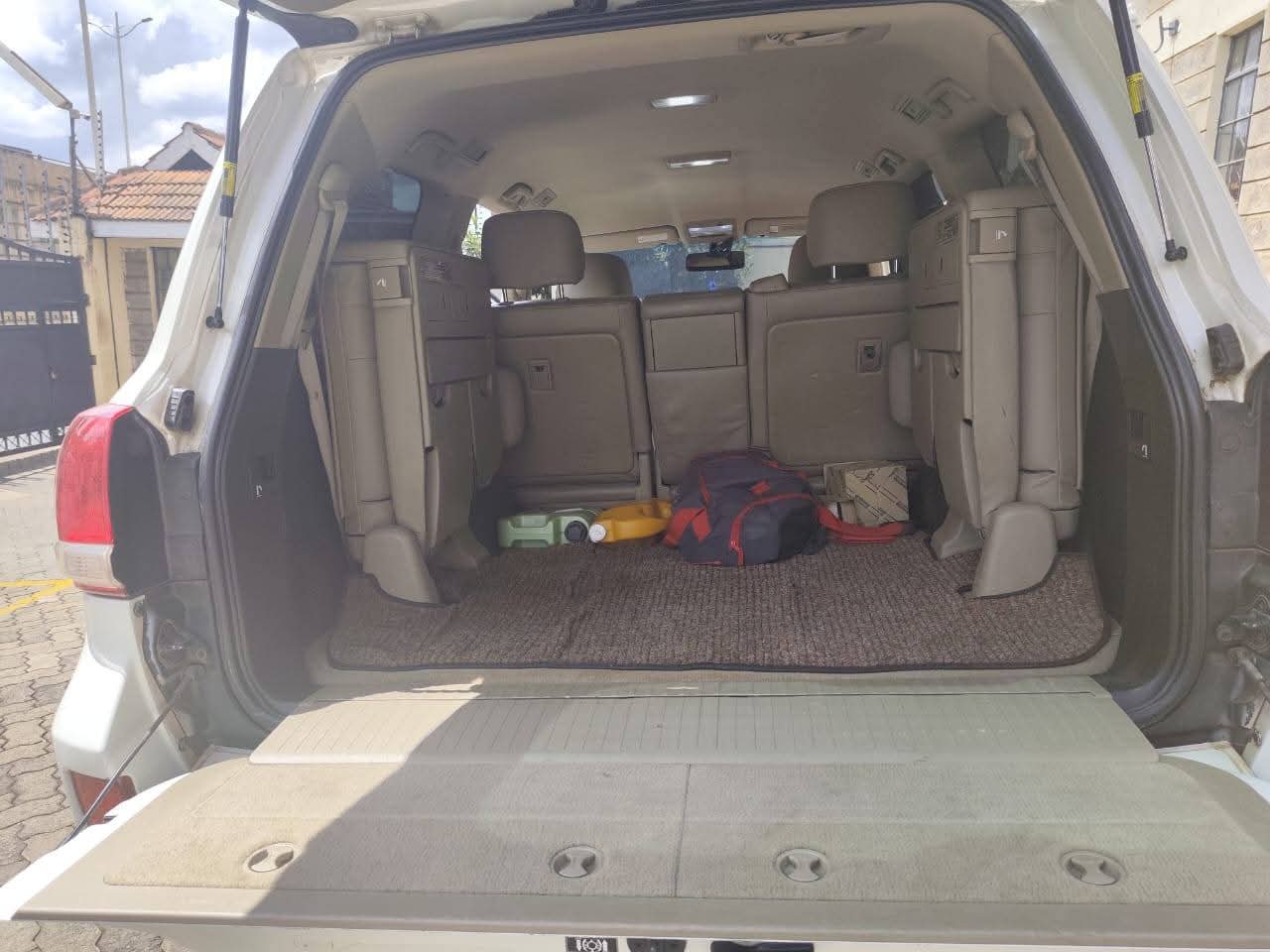 Toyota Land Cruiser V8 – 2008 | 4650cc Petrol | Fully Loaded | KES 3.2M (Negotiable)