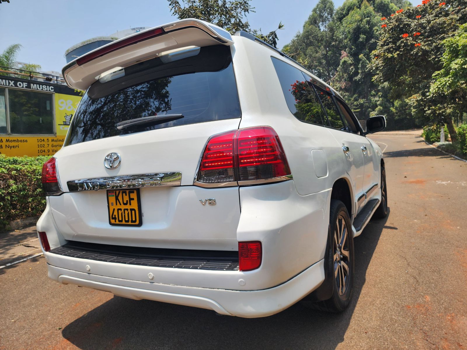 Toyota Land Cruiser V8 – 2011 | 4600cc Petrol | Full Spec | KES 4.35M (Negotiable)