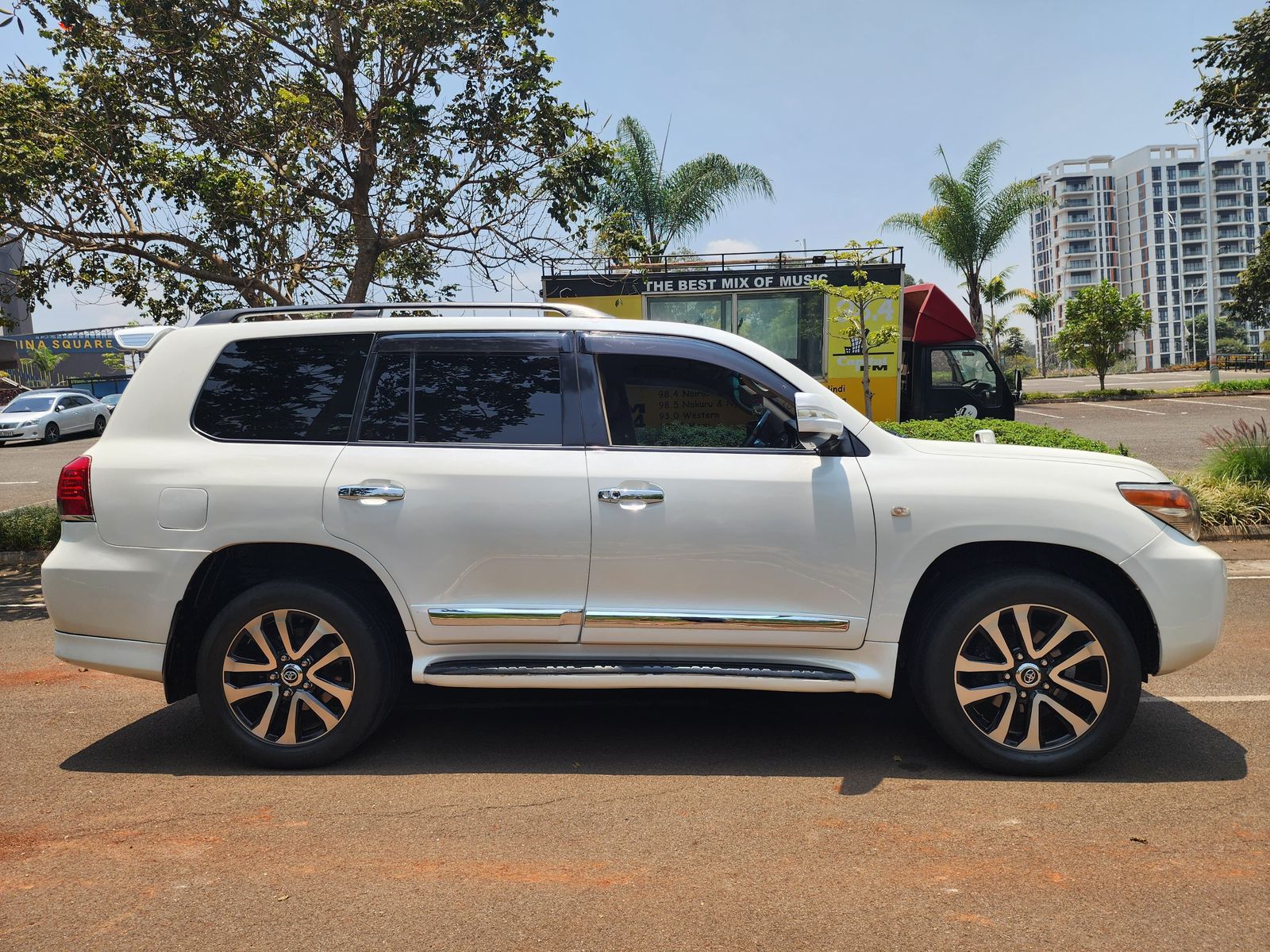 Toyota Land Cruiser V8 – 2011 | 4600cc Petrol | Full Spec | KES 4.35M (Negotiable)