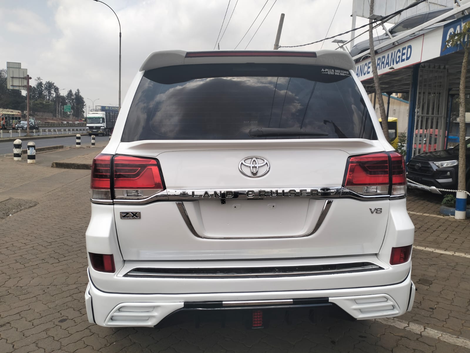 Toyota Land Cruiser V8 – 2008 | 4600cc Petrol | Sunroof | KES 3.95M