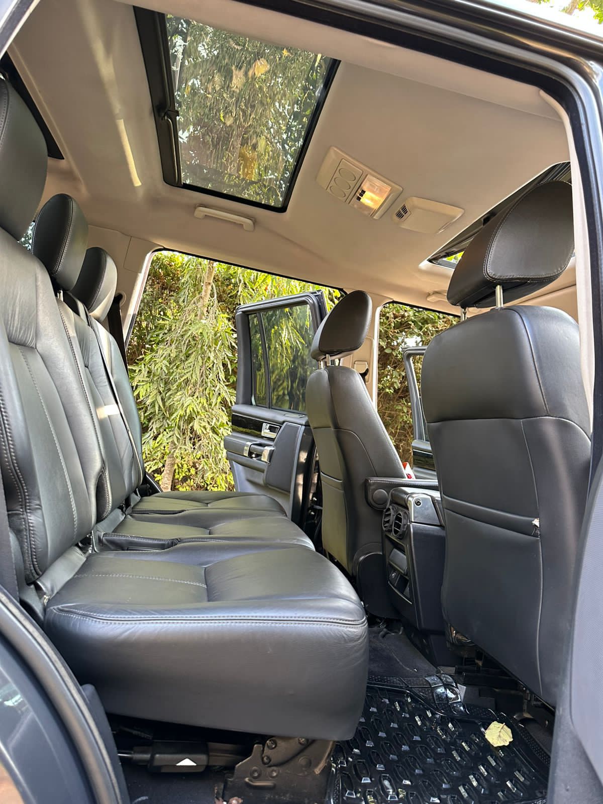 Land Rover Discovery – 2013 | SDV6 | 3000cc Diesel | 7-Seater | KES 3.3M
