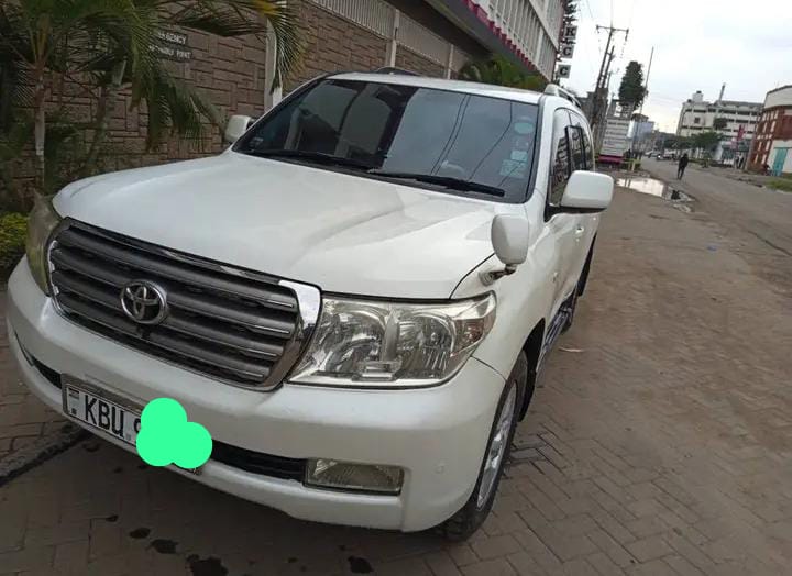 Toyota Land Cruiser V8 – 2009 | 200 Series | Petrol | KES 2.85M (Negotiable)