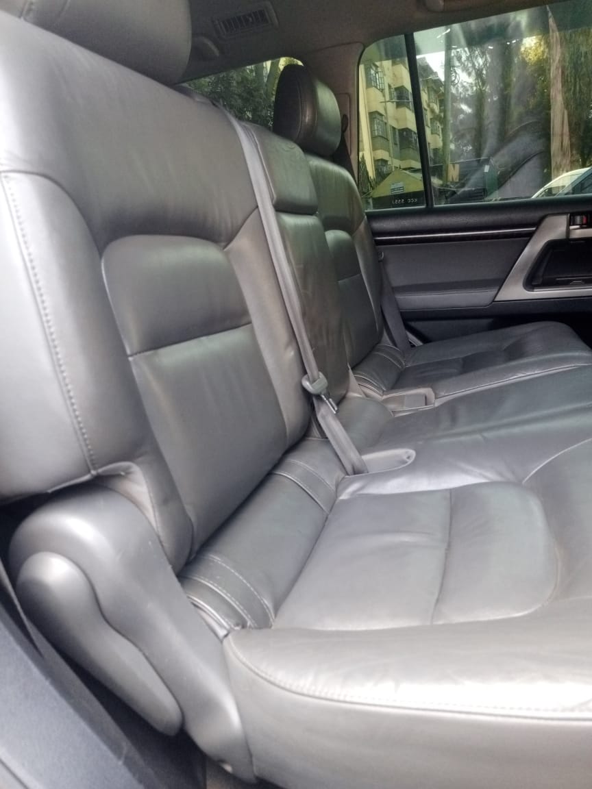 Toyota Land Cruiser V8 – Petrol | Automatic | Leather Interior | KES 2.75M (Negotiable)