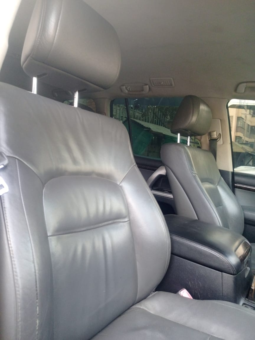 Toyota Land Cruiser V8 – Petrol | Automatic | Leather Interior | KES 2.75M (Negotiable)
