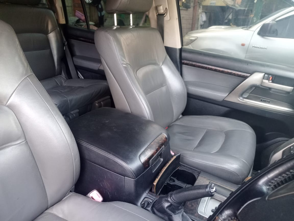 Toyota Land Cruiser V8 – Petrol | Automatic | Leather Interior | KES 2.75M (Negotiable)
