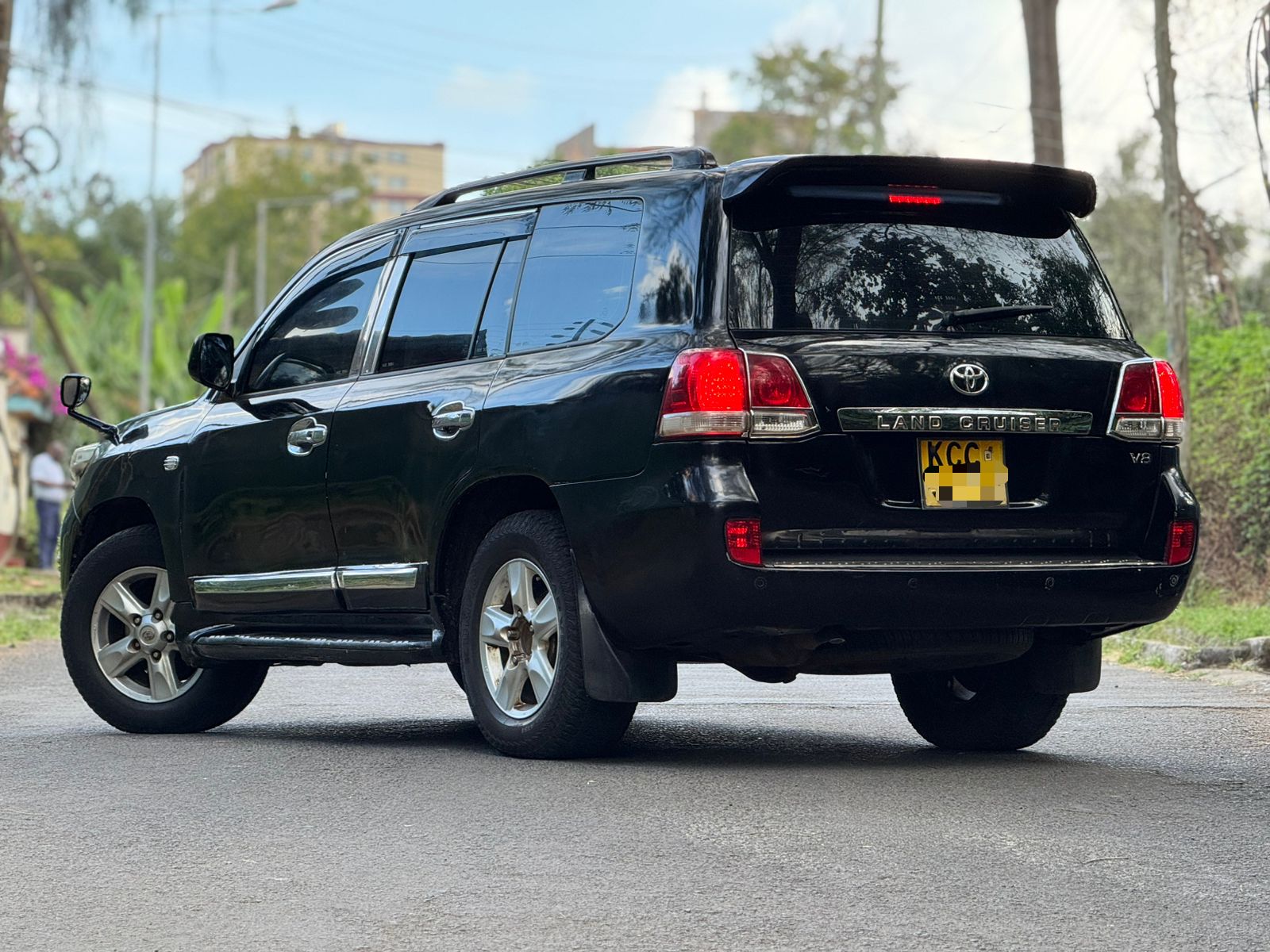 Toyota Land Cruiser V8 – Petrol | Automatic | Leather Interior | KES 2.75M (Negotiable)