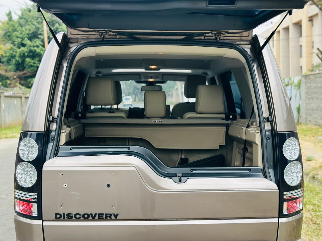 🔥 2015 Land Rover Discovery 4 HSE – 3000cc Diesel | Beige Leather | Full Spec | KES 5.2M 🔥