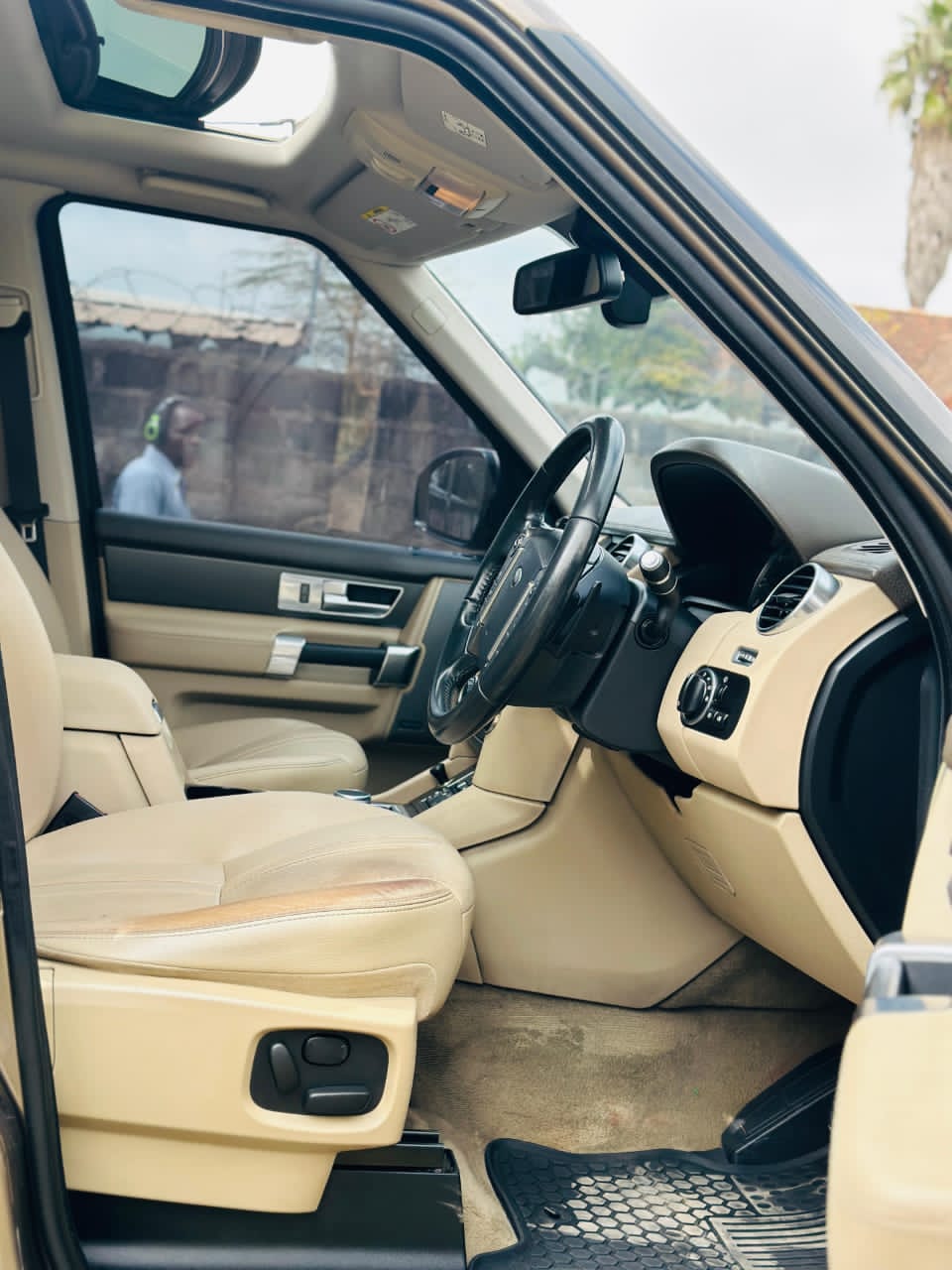 🔥 2015 Land Rover Discovery 4 HSE – 3000cc Diesel | Beige Leather | Full Spec | KES 5.2M 🔥
