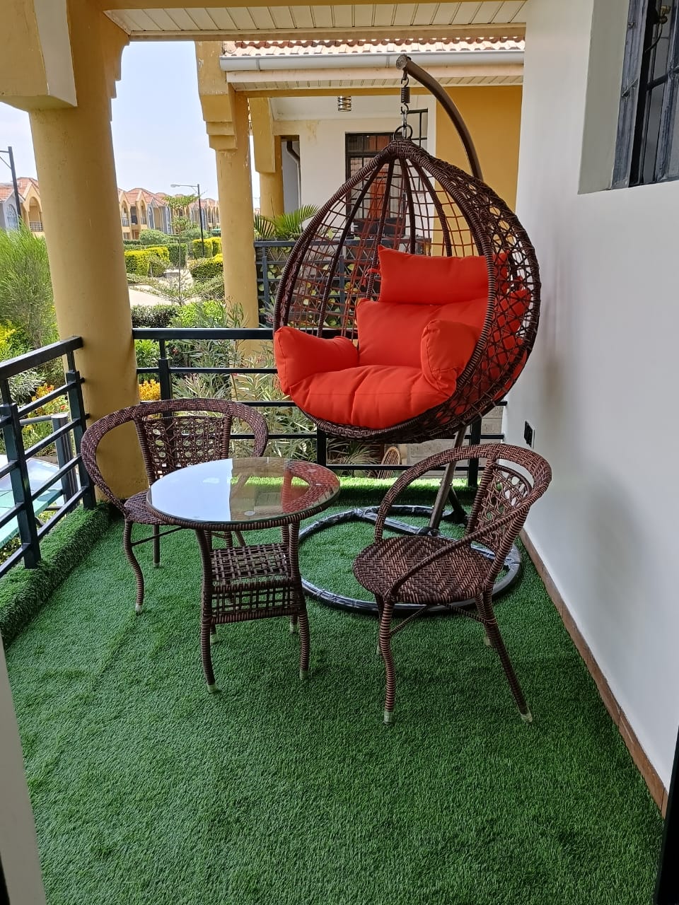 Hammock Swing with Table & Seats – Ksh 55,000