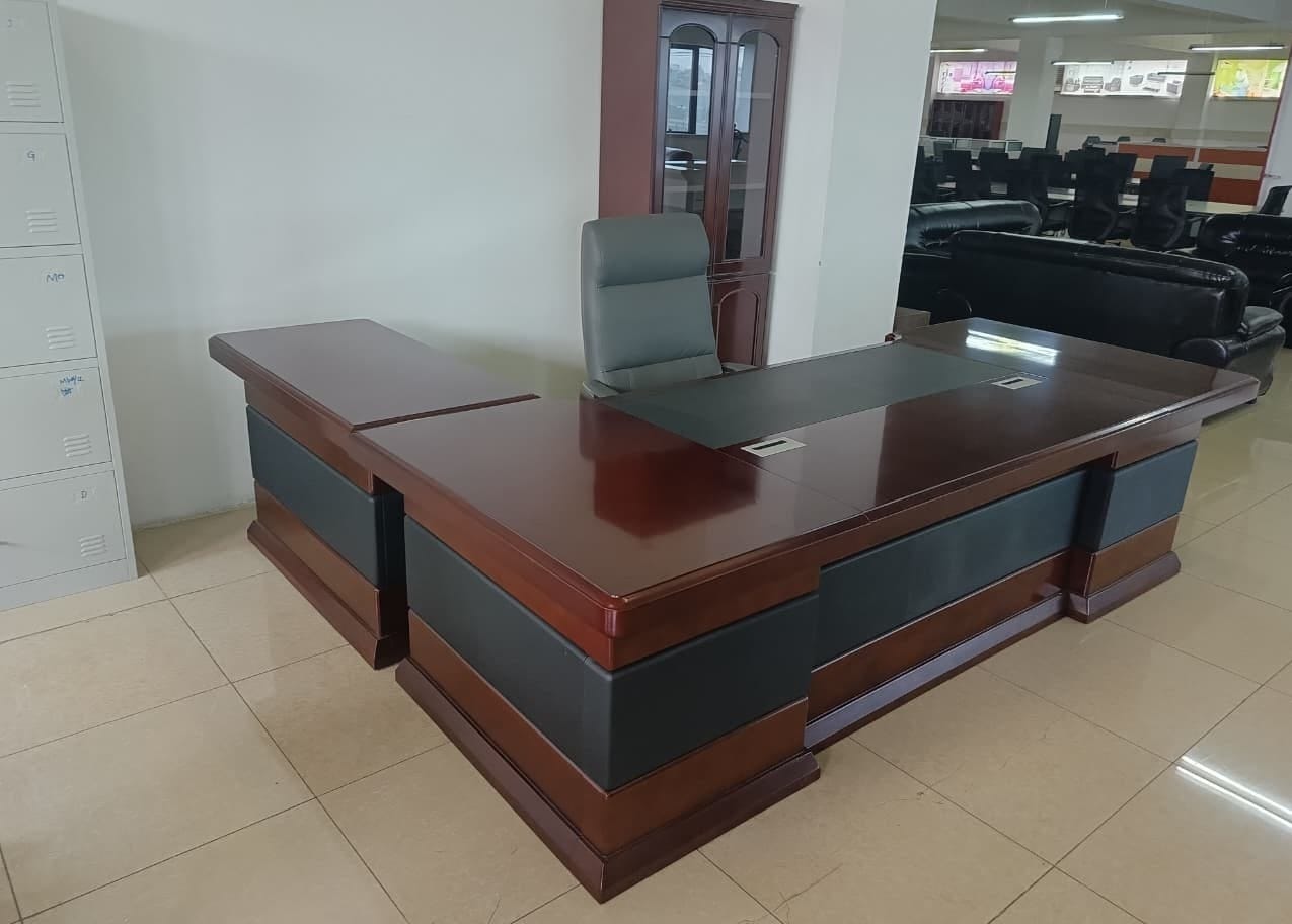 Executive Office Desk – Ksh 80,000 | Free Delivery in Nairobi!