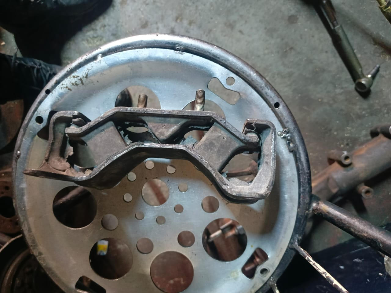Subaru manual transmission gear mount