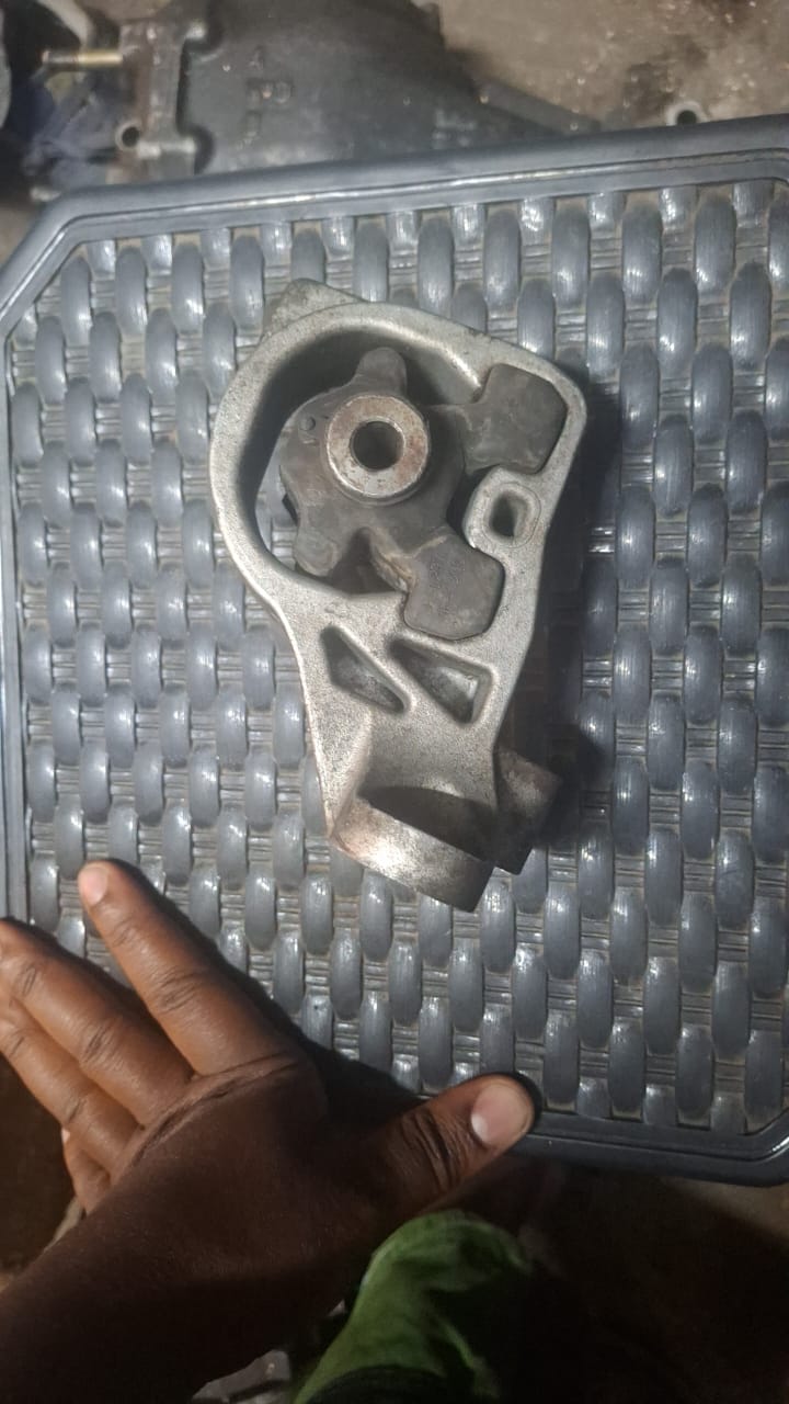 Subaru legacy BR9 front engine mount