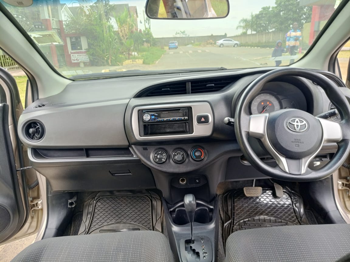2016 Toyota vitz
