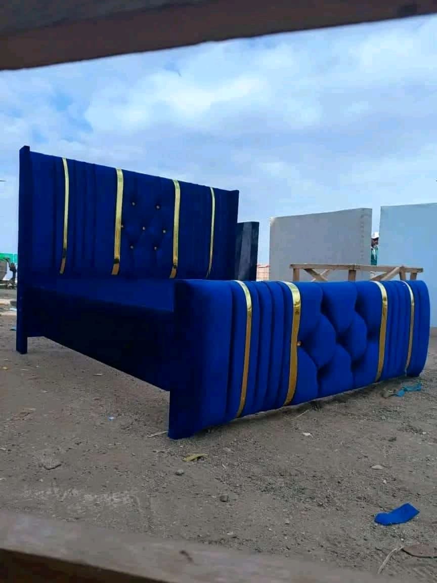 4*6 designer velvet bed