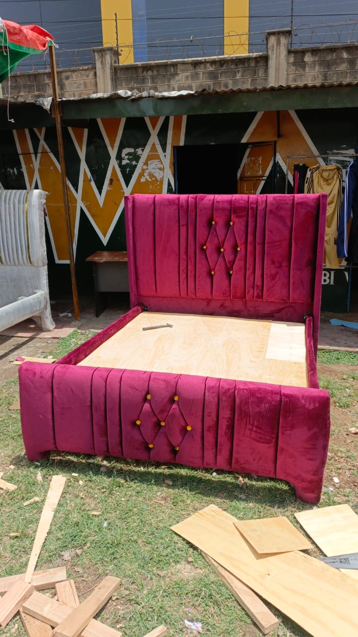 5*6 design maroon bed