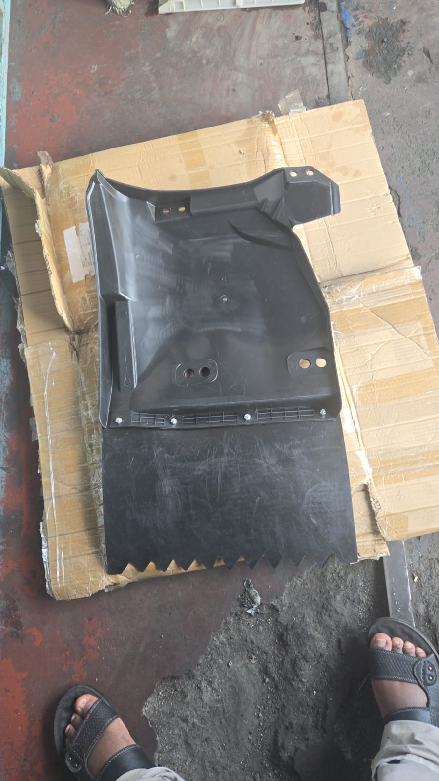 Isuzu 700p front mudguard