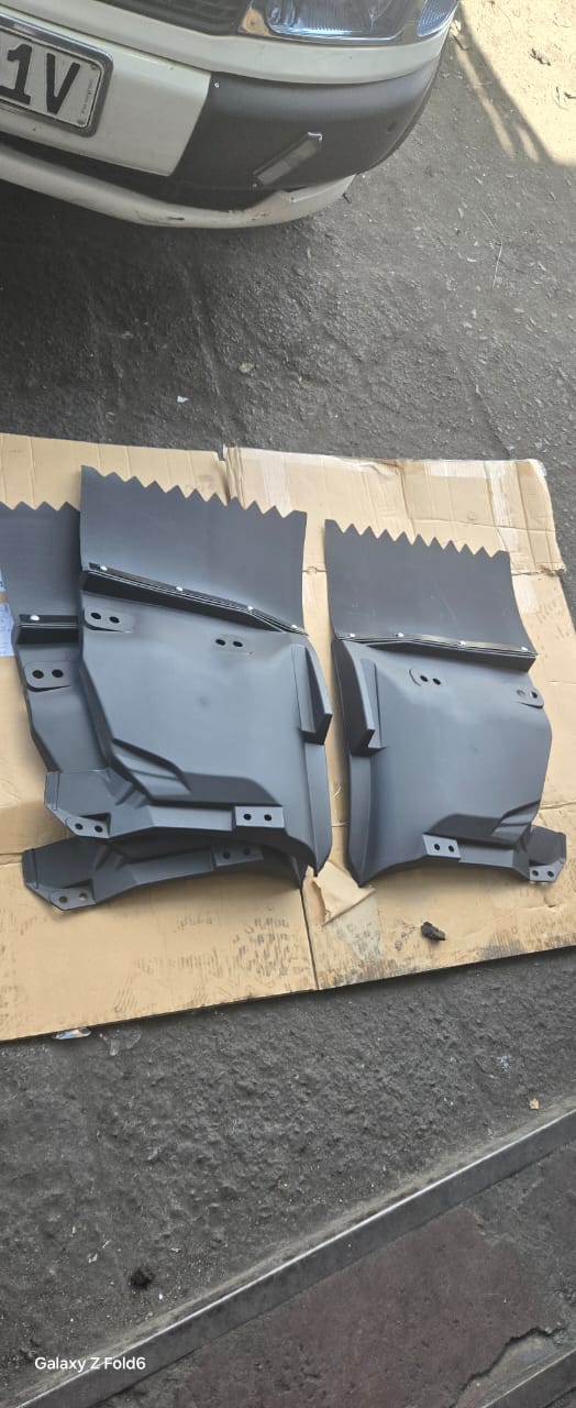 Isuzu 700p front mudguard