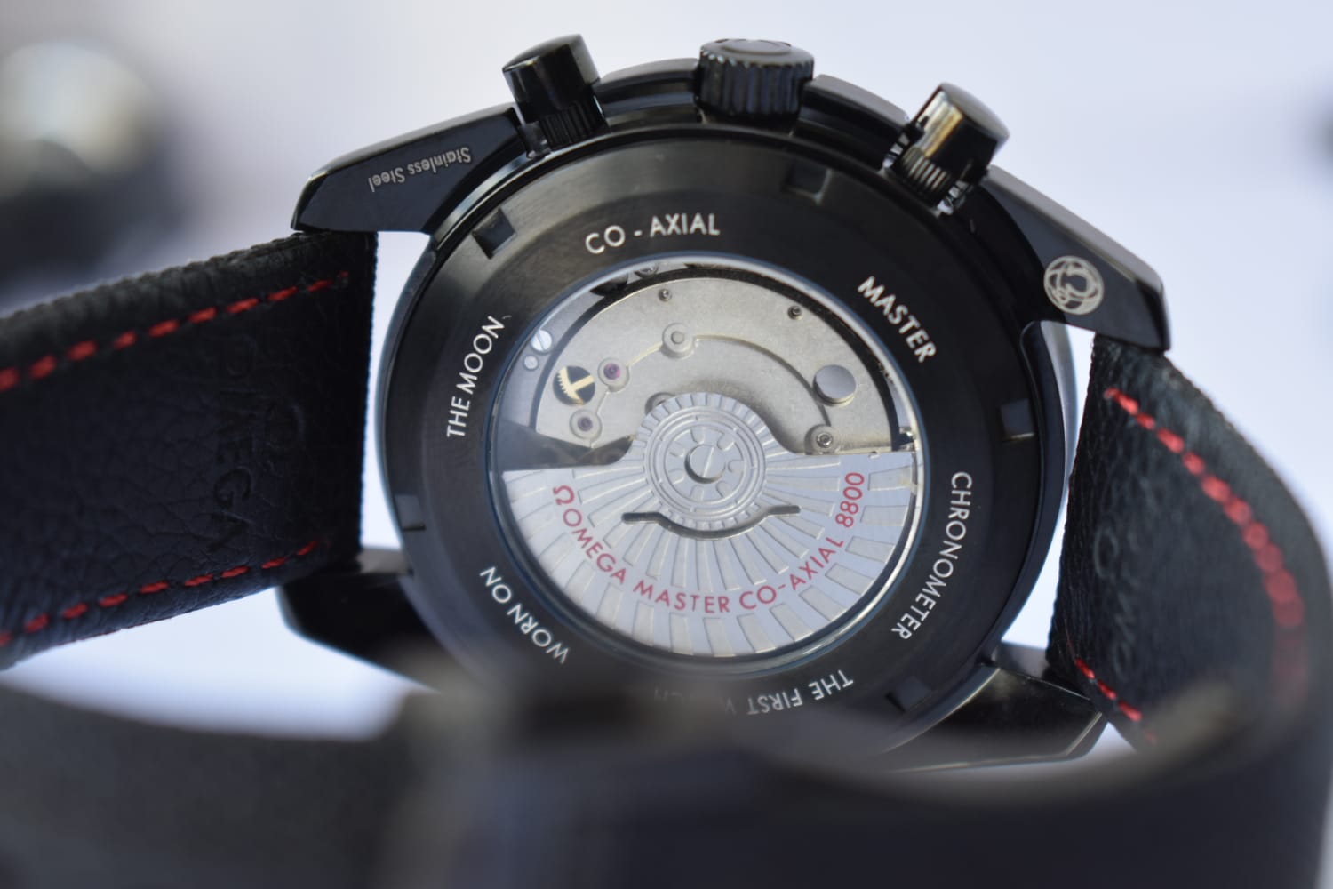 Omega speedmaster strap design