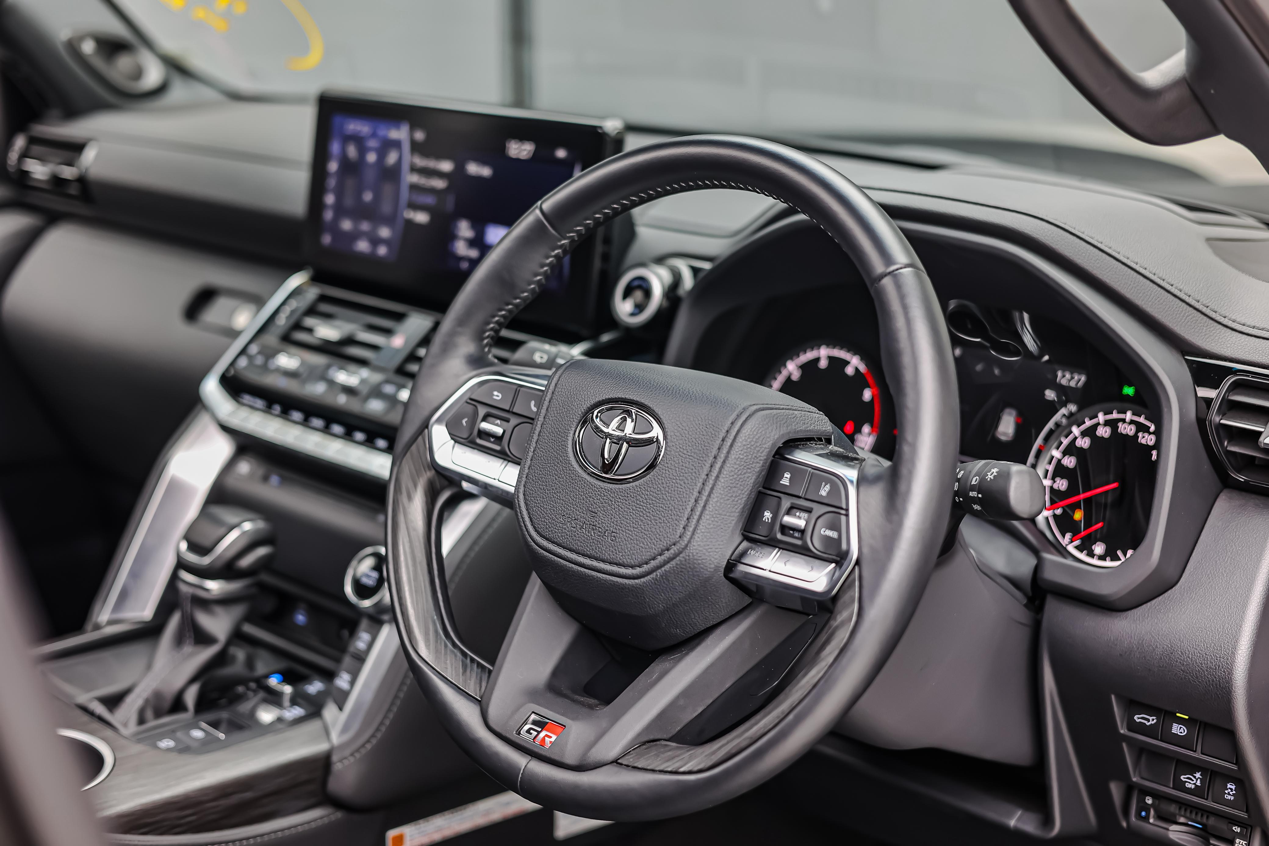 Toyota land cruiser LC300