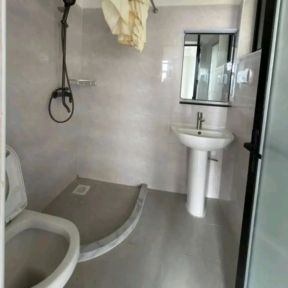One bedroom to let off