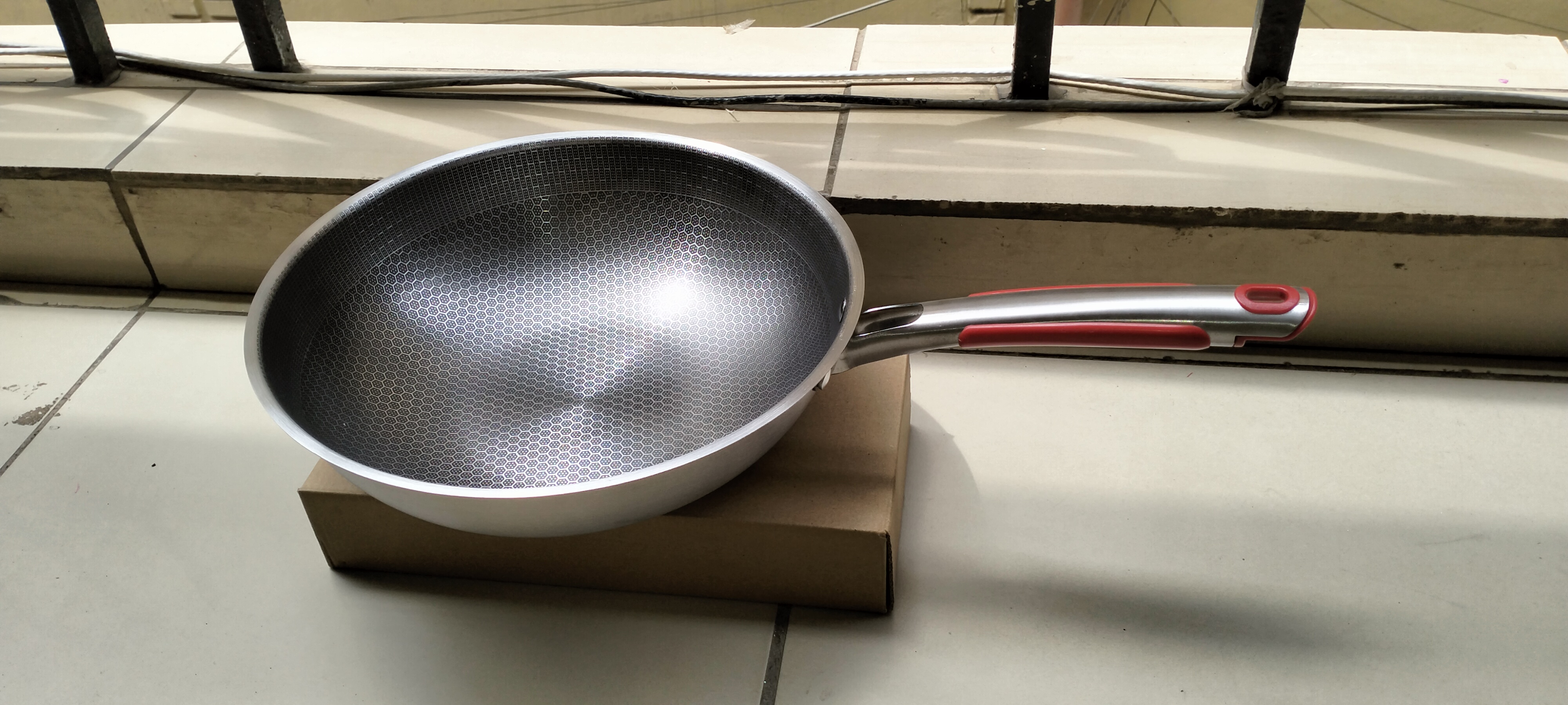 Honey Comb stainless steel wok pan