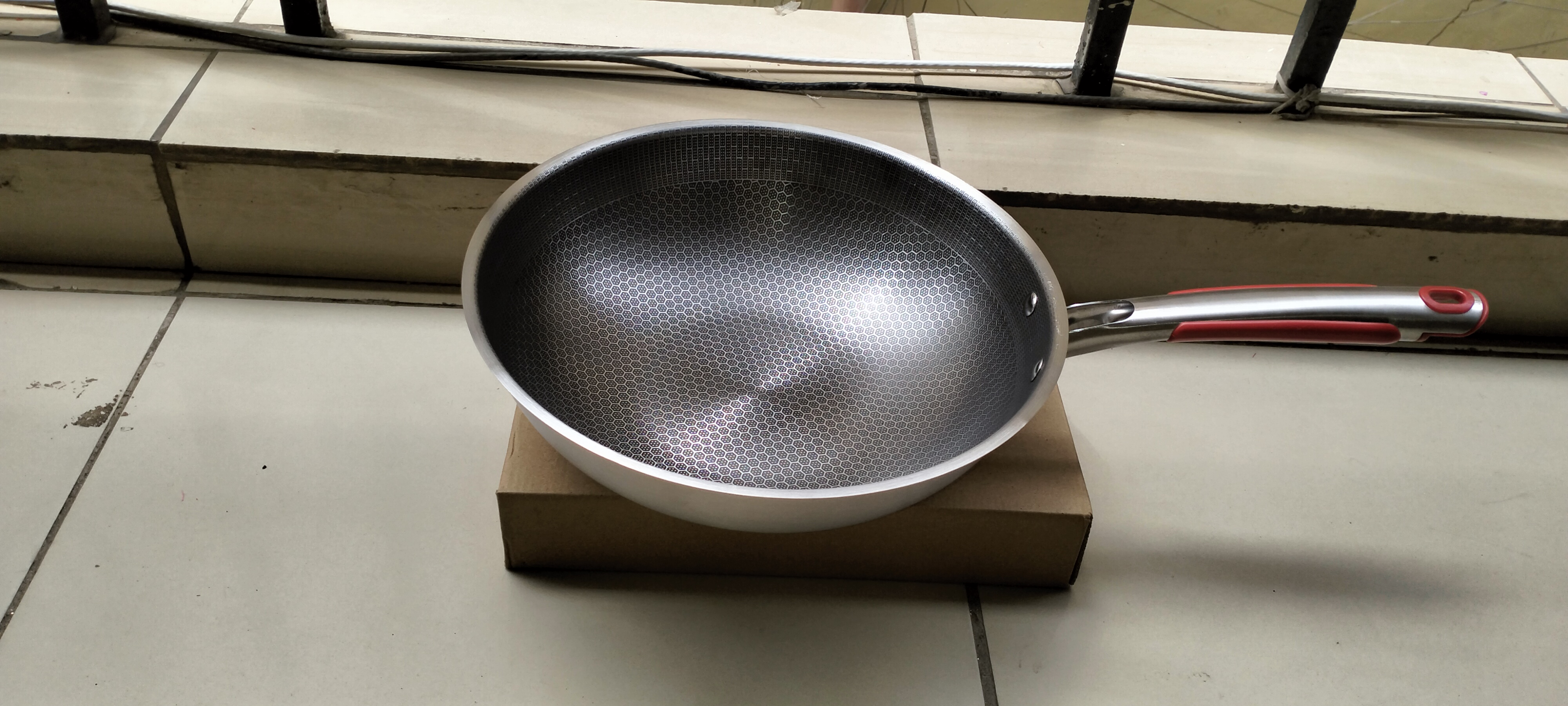 Honey Comb stainless steel wok pan